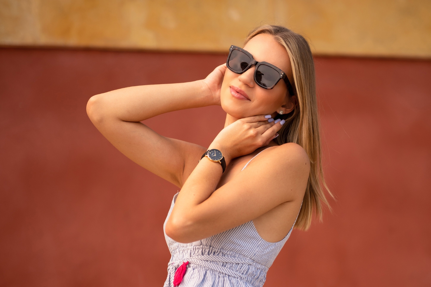 Zegarek damski na pasku: czy to lepszy wybór niż bransoleta?