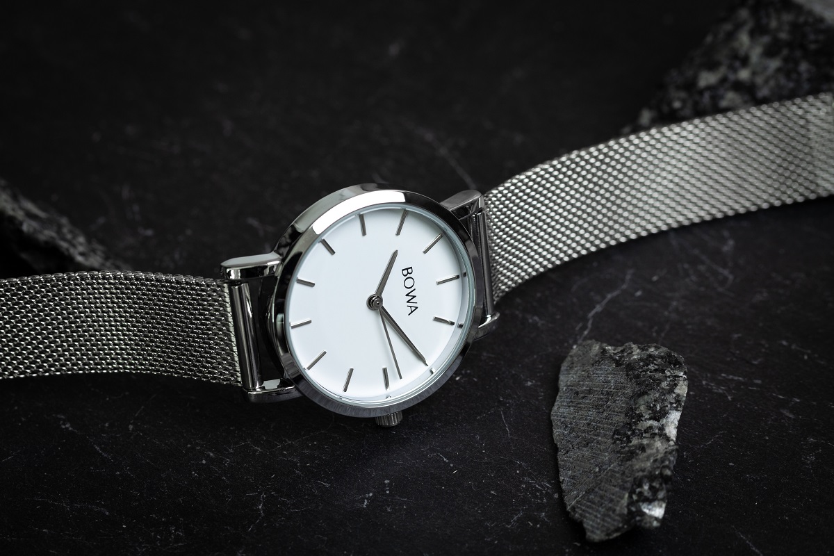 Jak zmniejszyć bransoletę w zegarku? Praktyczny poradnik