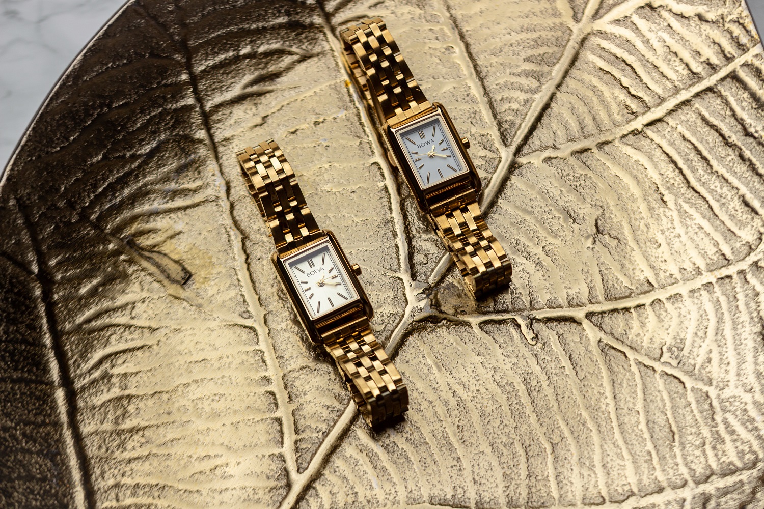 Zegarek damski prostokątny – stylowa alternatywa dla klasyki