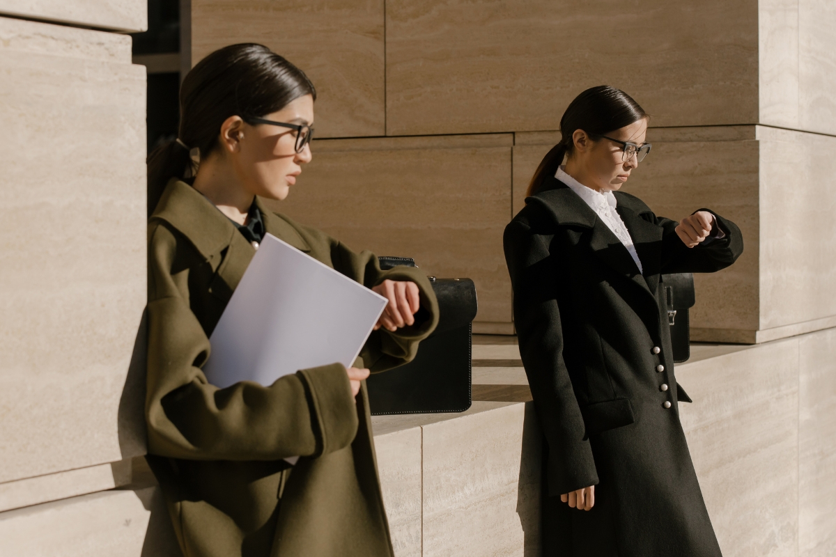 Zegarek elektroniczny damski – funkcjonalność w kobiecym wydaniu