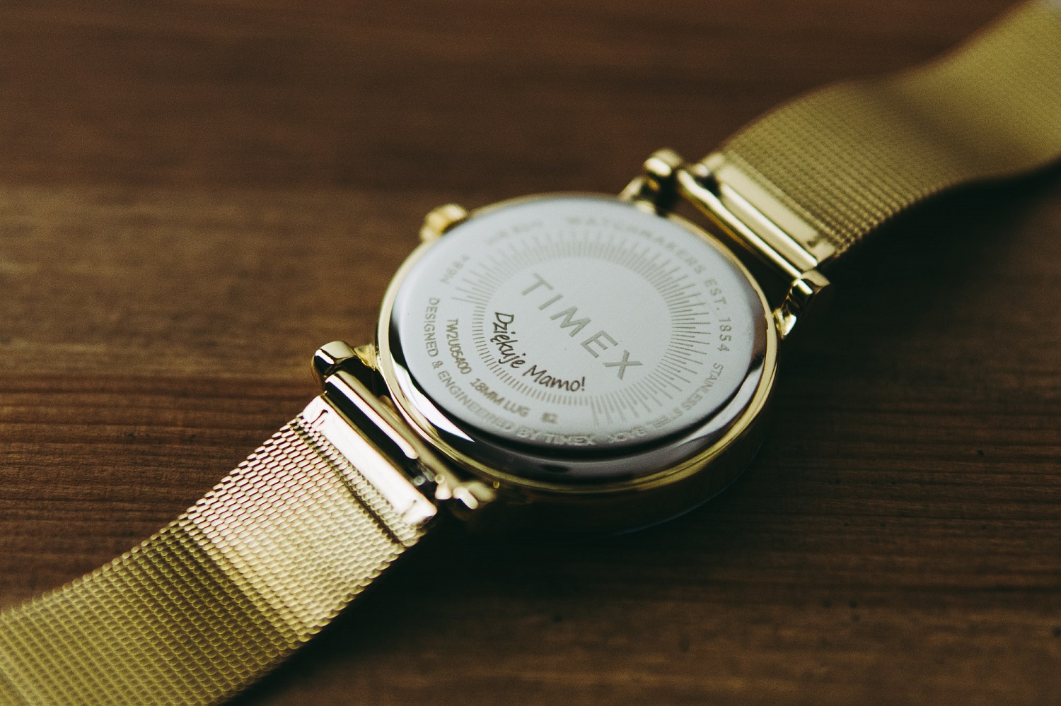 Zegarek damski z grawerem – wyjątkowy pomysł na wyjątkową okazję